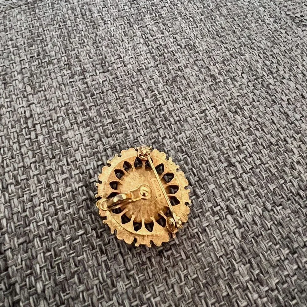 vtg 90s signed Avon‎ Sun Brilliance Green Glass Gold Tone Round brooch pin retro